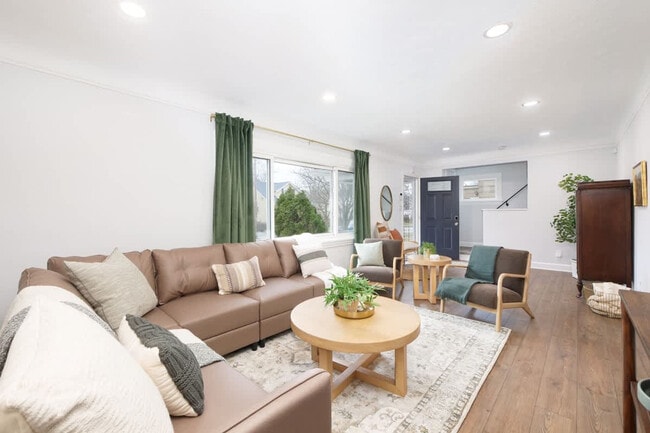 Building Photo - 3544 Tuttle Ave Unit SI ID1496110P