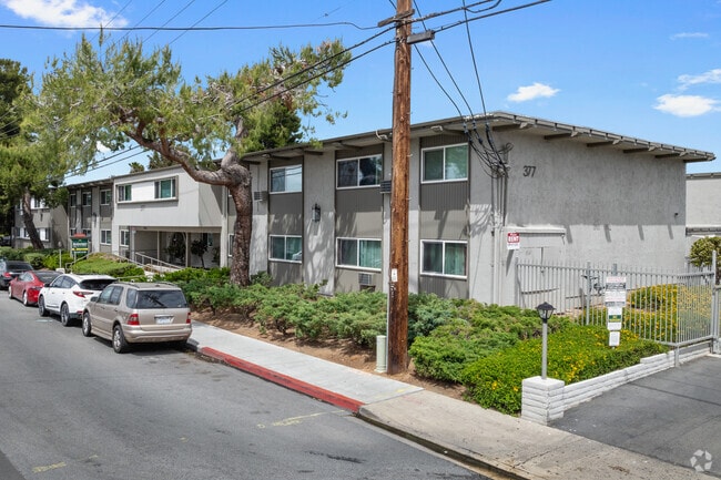 Building Photo - Anniversary Apartments