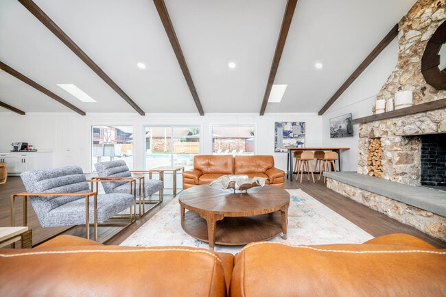 Photo - Camelot Apartments