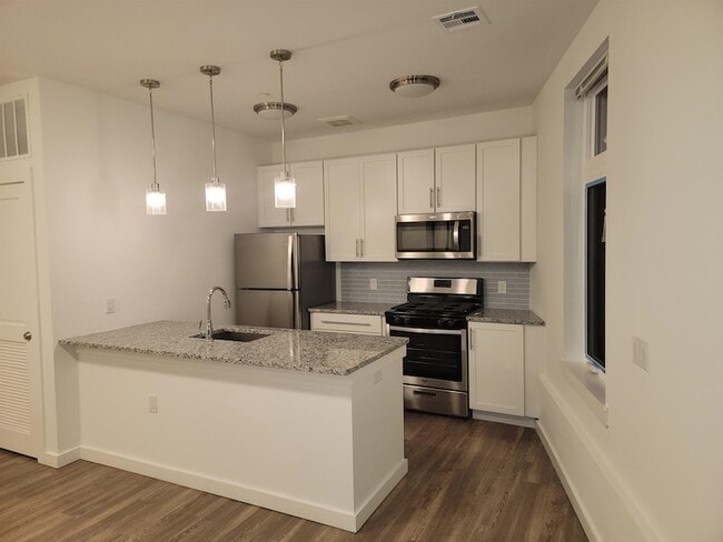 Building Photo - 61 Virginia Ave Unit 203