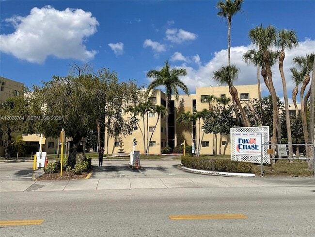 Building Photo - 8625 NW 8th St Unit 402