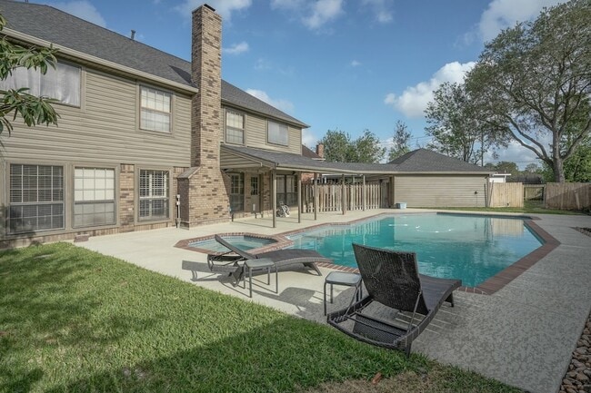 Photo - 2108 Lakeway Dr