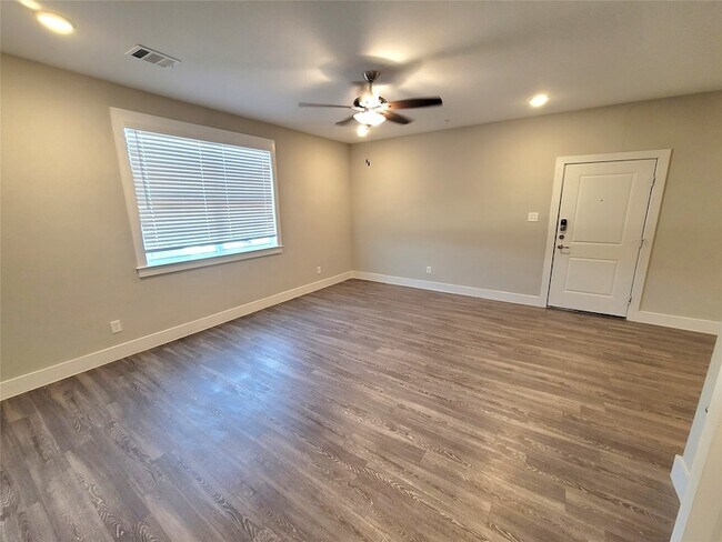 Photo - 1620 Crestdale Dr Unit 2105