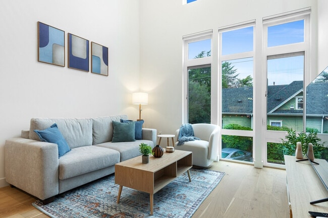 Building Photo - 129 11th Ave E Unit SI ID1375347P