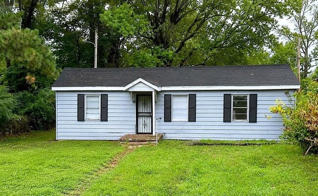 Building Photo - 2843 Woodlawn Terrace