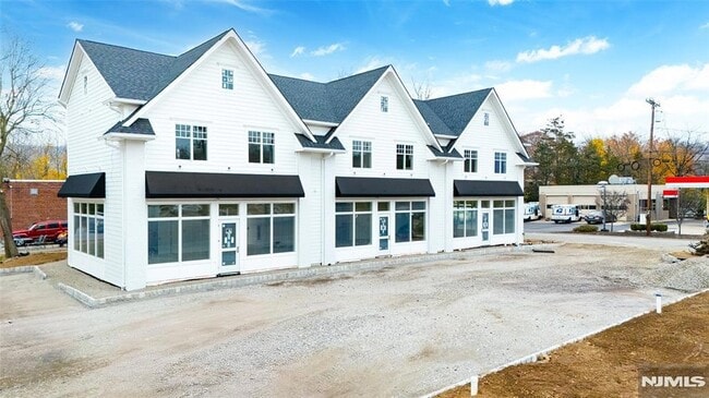 Building Photo - 445 Ramapo Valley Rd Unit 1