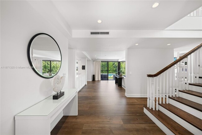 Photo - 5728 Pine Tree Dr