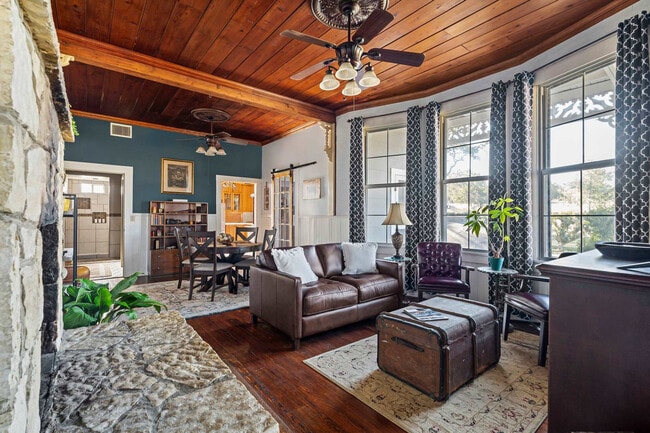 Building Photo - 11 Maytum Pass Unit ID1054131P