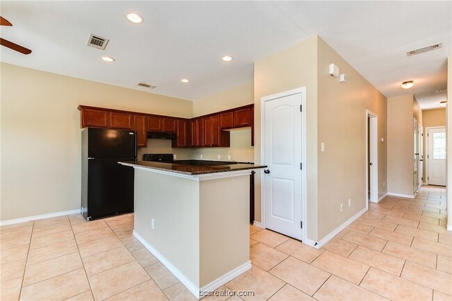 Photo - 1811 George Bush Dr E Unit 123