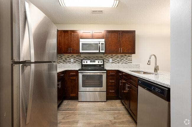 1BR, 1BA - 840SF - Kitchen - Alamance Reserve