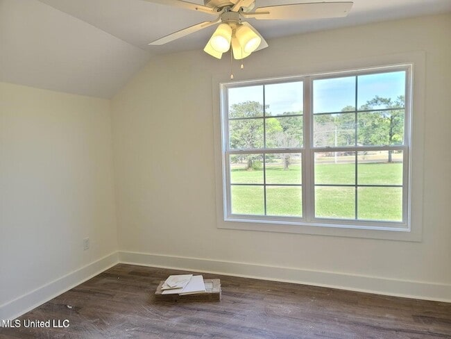 Photo - 317 Hamilton Ct