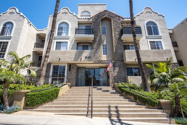 Building Photo - URBANLUX FLEUR PREMIUM