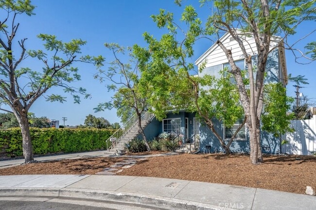 Building Photo - 711 N Howard St