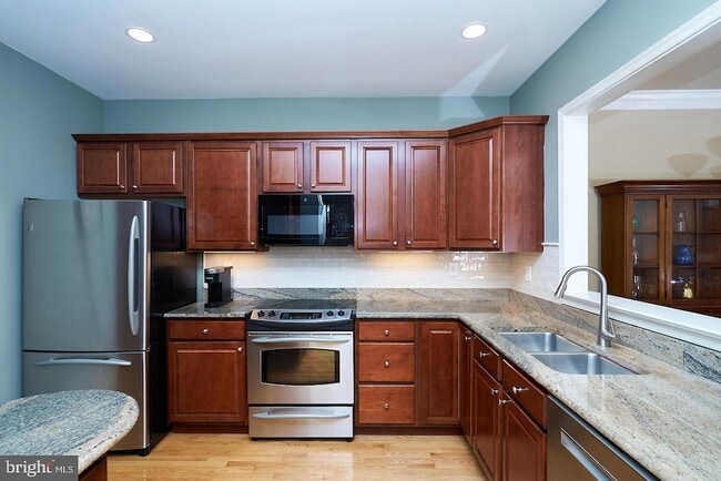 Photo - 138 Whispering Oaks Dr