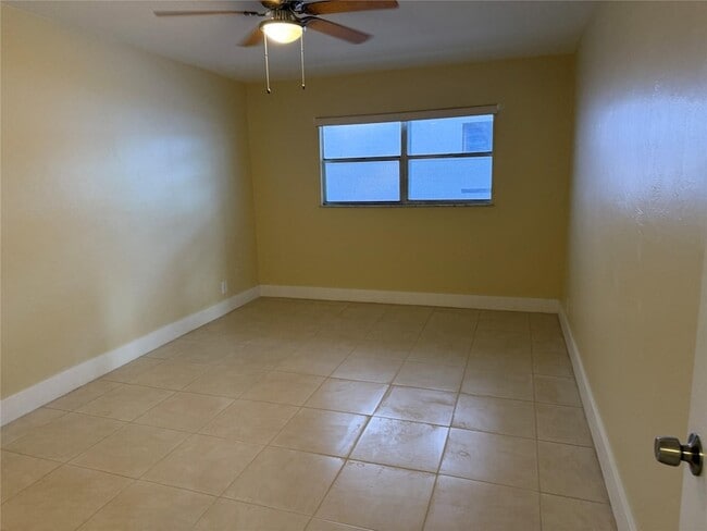 Photo - 1450 N Riverside Dr Unit 204