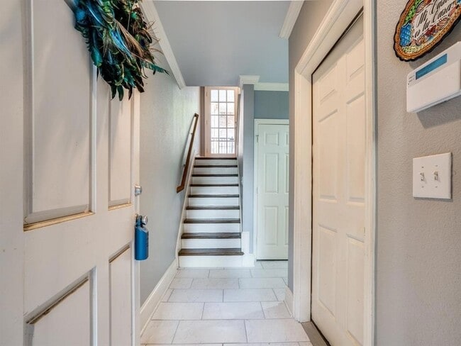 Photo - 5707 Lewis St