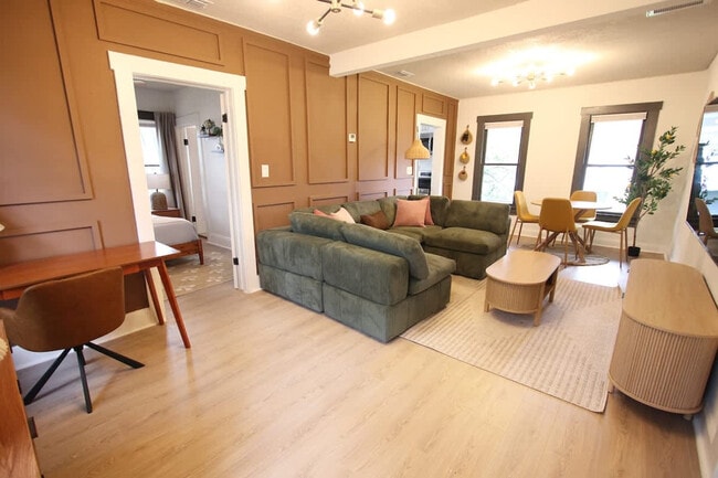 Building Photo - 102 W Emma St Unit ID1271942P