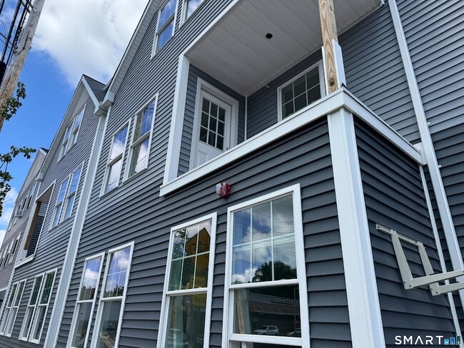 Photo - 1085 Whalley Ave