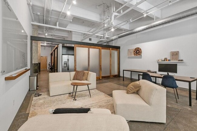 Photo - 700 N Washington Ave