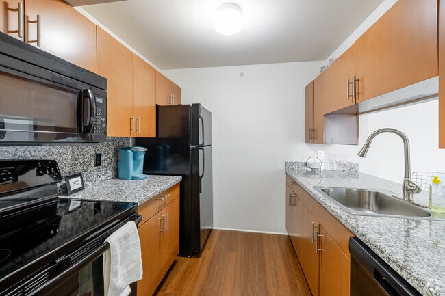 2BR, 1BA - 960SF - Kitchen - Bell Estates Apartments