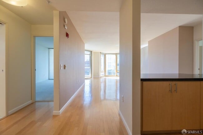 Photo - 88 King St Unit 606