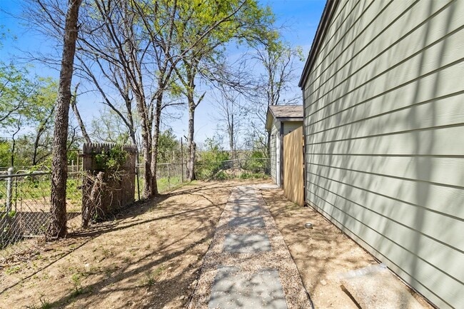 Photo - 2409 Shropshire St