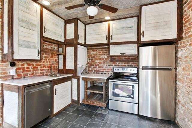 Photo - 606 Burgundy St