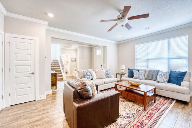 Photo - 909 W Eagle St Unit ID1297036P