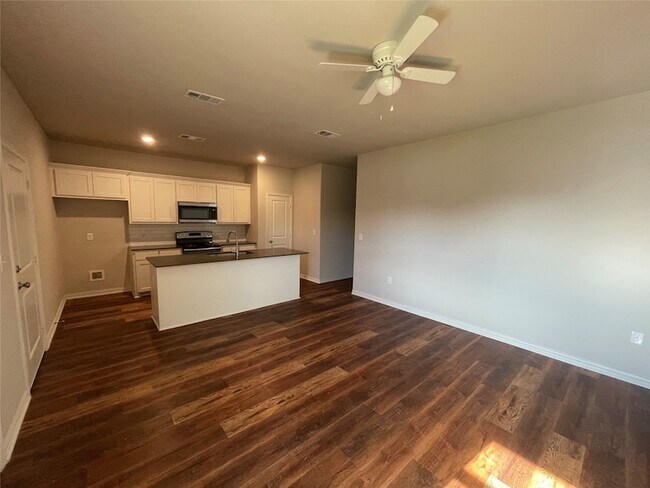 Photo - 2915 Peony Dr Unit 2911