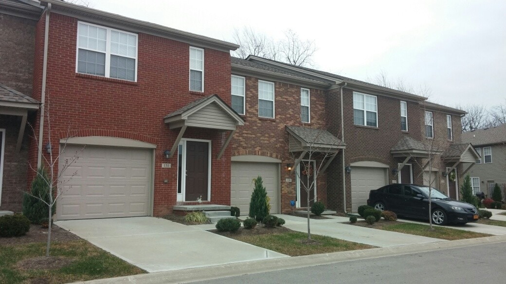 Floor Plan - 3 Bedroom Townhomes + Garage FOR NOV