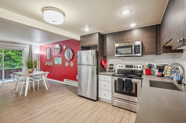 Photo - 520 Bellevue Way SE Unit SI FL1-ID1284575P