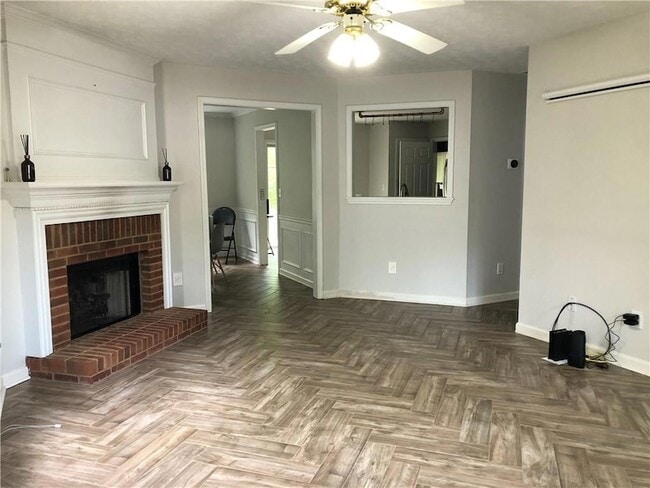 Photo - 370 Manor Glen Dr