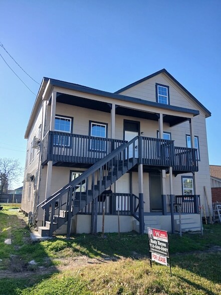 Building Photo - 1015 30th St Unit 1