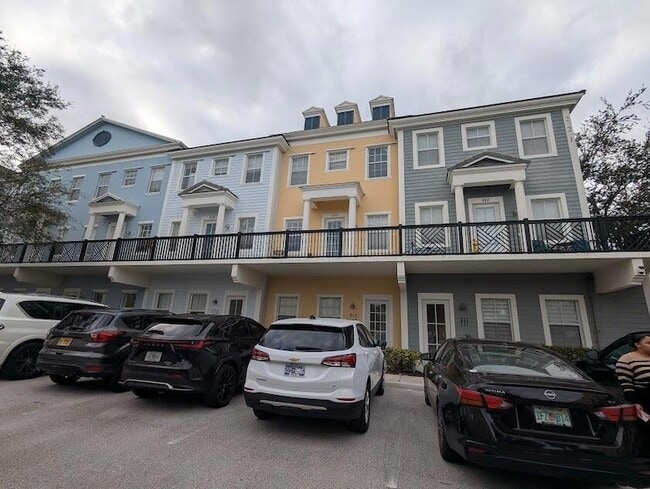 Building Photo - 221 Greenwich Cir Unit 210