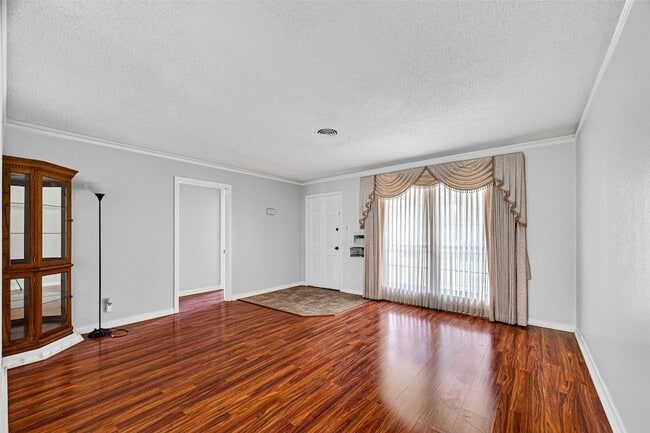 Photo - 5114 Beechnut St