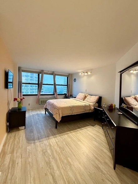 Photo - 7004 JFK Blvd E