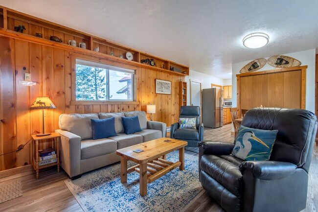 Photo - 1711 Fischer Ln Unit ID1310738P