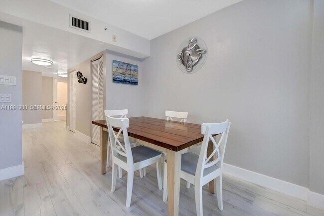 Photo - 1532 Drexel Ave Unit 202