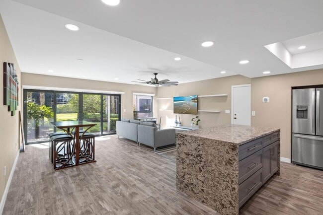 Photo - 11863 Wimbledon Cir Unit 438