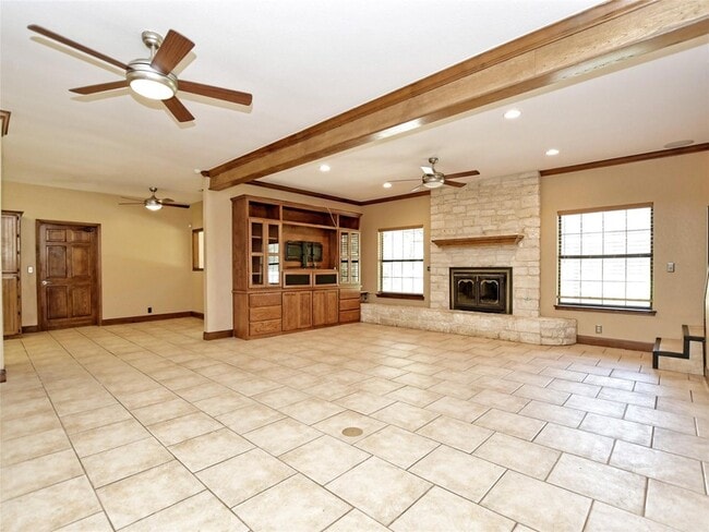 Photo - 328 Fawnridge St