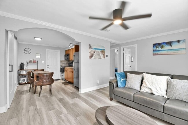 Building Photo - 1808 SW 20th St Unit 1