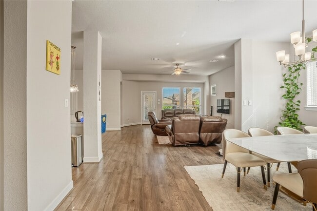 Building Photo - 4301 Meadow Hawk Dr