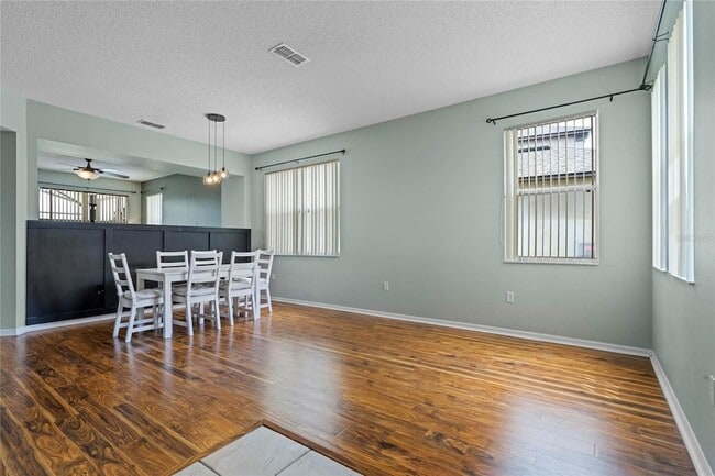 Photo - 305 Roseling Crossing