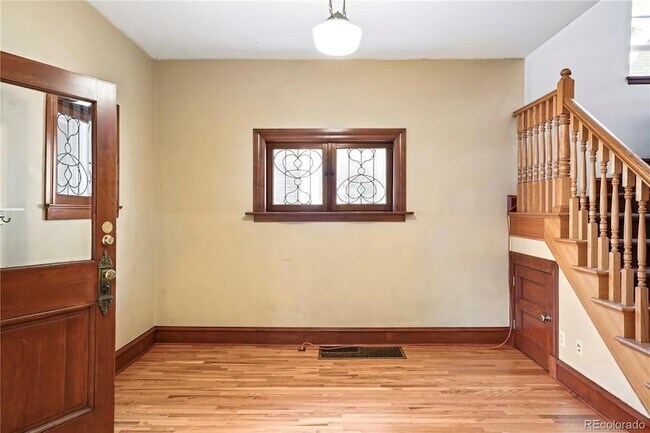 Photo - 840 Emerson St