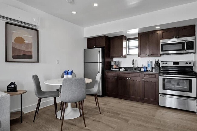 Photo - 333 Walnut St Unit ID1312669P