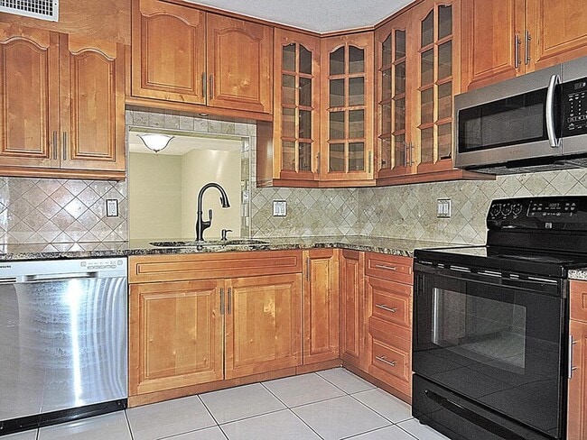 Photo - 5040 Society Pl E