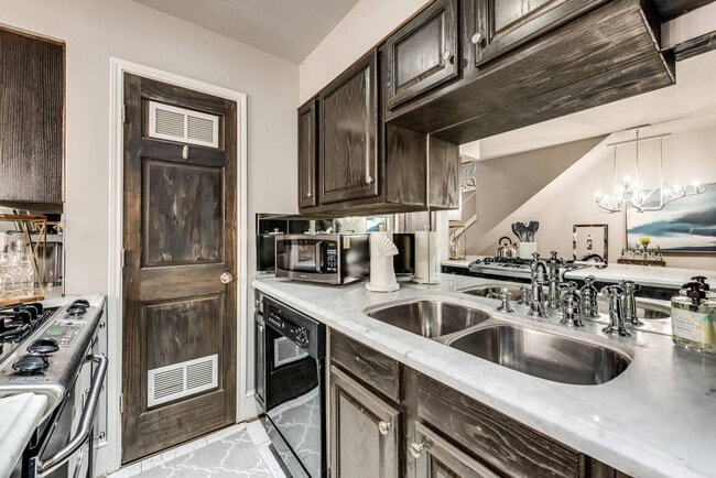 Photo - 5002 Junius St Unit SI ID1571795P