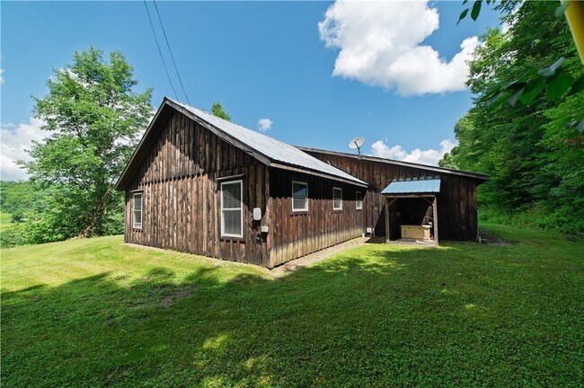 Photo - 2070 Harper Rd
