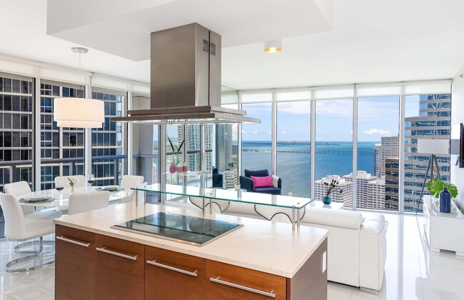 Building Photo - 485 Brickell Ave Unit ID1388043P