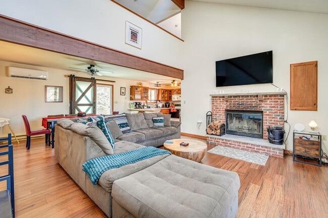 Building Photo - 5317 Woodbridge Dr E Unit SI ID1386038P